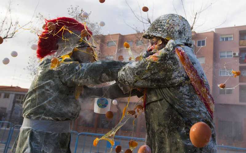испанские праздники фестиваль с мукой